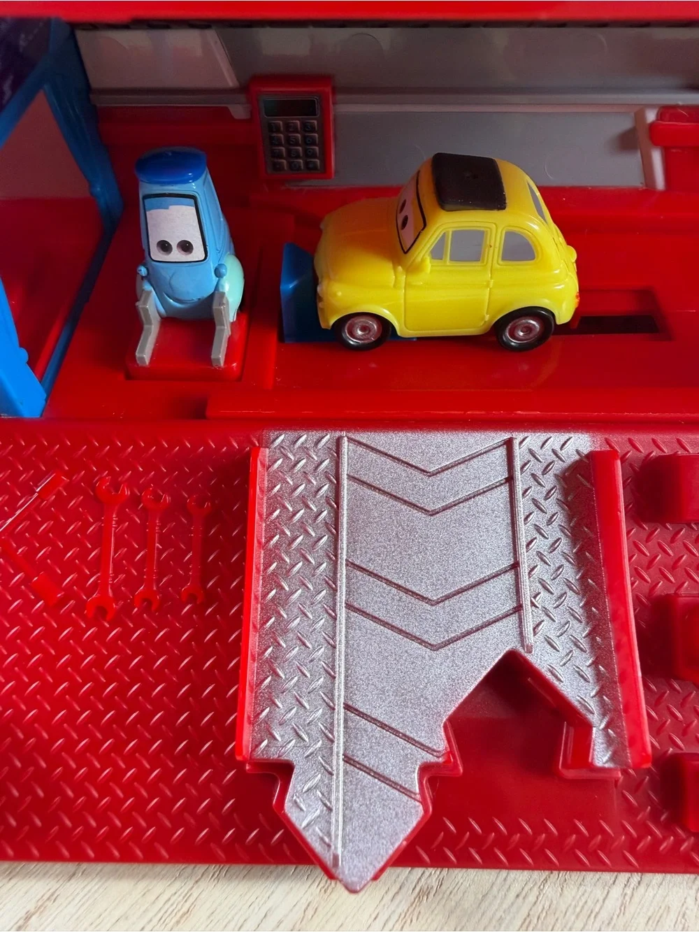Disney/Pixar Cars 3 Traveling Mack vehicle and play set